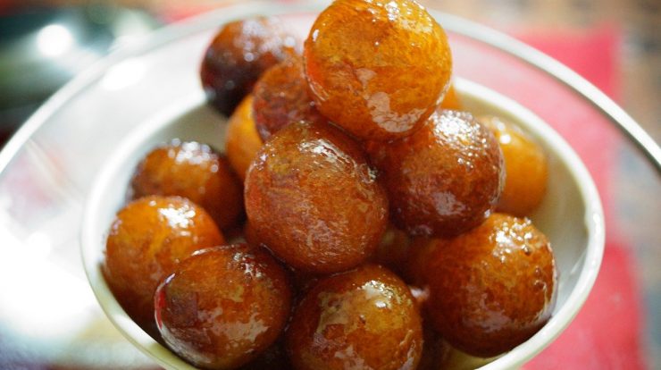 Diwali-gulab-jamun-indian-sweet
